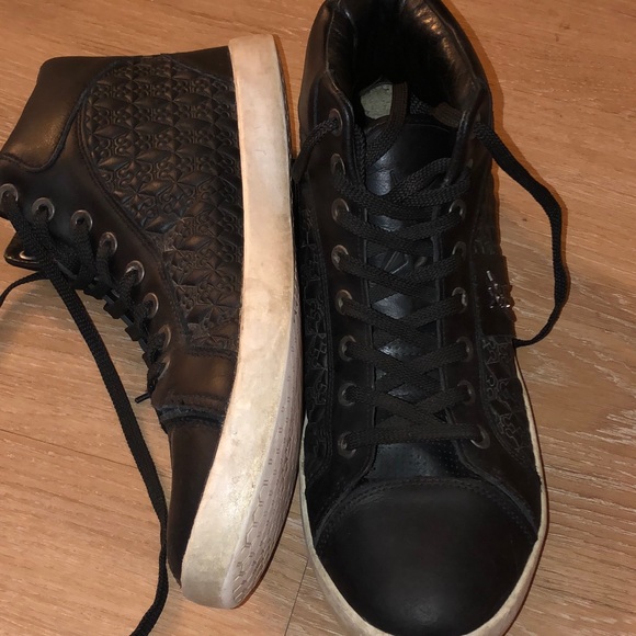 Black sneakers - Picture 2 of 4